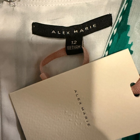 Green Patterned Women's Dress - Picture 3 of 4